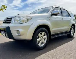 TOYOTA HILUX SW4 3.0 SRV 4X4 7 LUGARES 16V TURBO INTERCOOLER DIESEL 4P AUTOMÁTICO TOYOTA HILUX SW4 3.0 SRV 4X4 7 LUGARES 16V TURBO INTERCOOLER DIESEL 4P AUTOMÁTICO