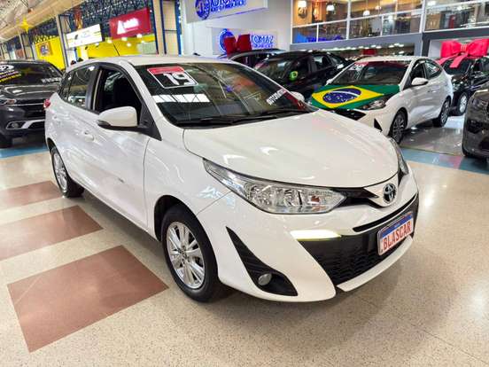 TOYOTA-YARIS-2018