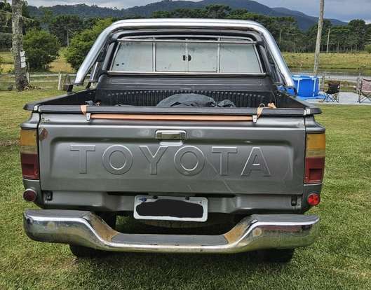 TOYOTA-HILUX-1994