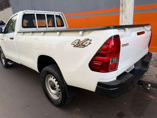 TOYOTA-HILUX-2020