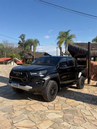 TOYOTA HILUX 2.8 D-4D TURBO DIESEL CD GR-S 4X4 AUTOMÁTICO