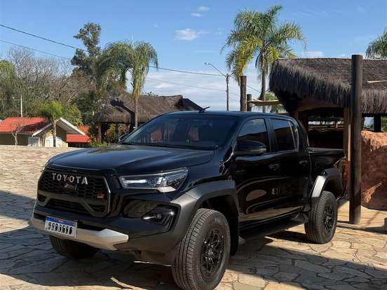 TOYOTA-HILUX-2.8 D-4D TURBO DIESEL CD GR-S 4X4 AUTOMÁTICO TOYOTA-HILUX-2023