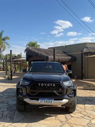 TOYOTA-HILUX-2023