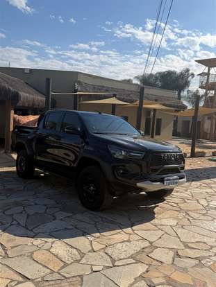 TOYOTA-HILUX-2023
