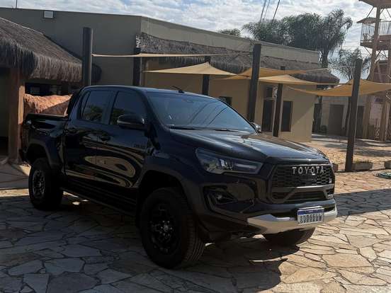 TOYOTA-HILUX-2.8 D-4D TURBO DIESEL CD GR-S 4X4 AUTOMÁTICO TOYOTA-HILUX-2023