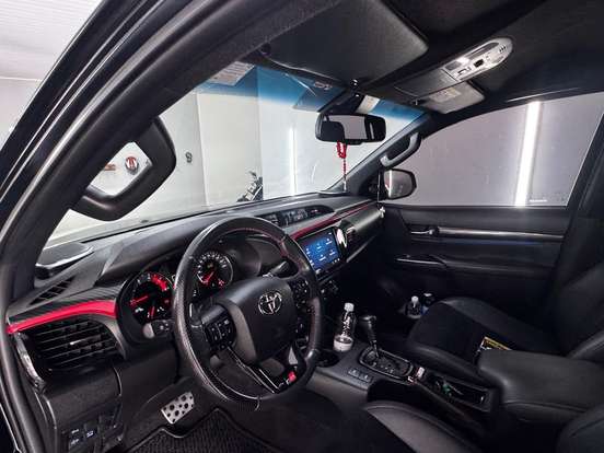 TOYOTA-HILUX-2023