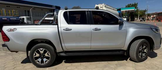 TOYOTA-HILUX-2019