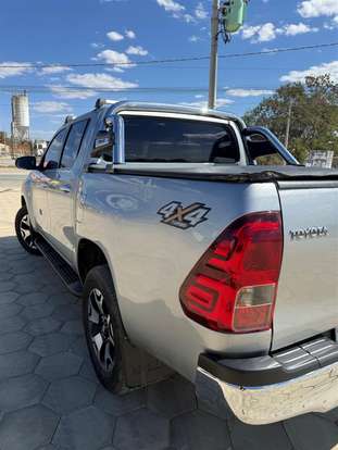 TOYOTA-HILUX-2019