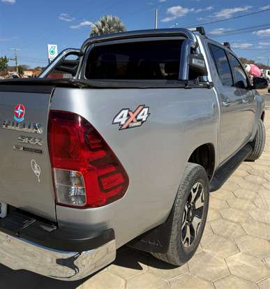 TOYOTA-HILUX-2019