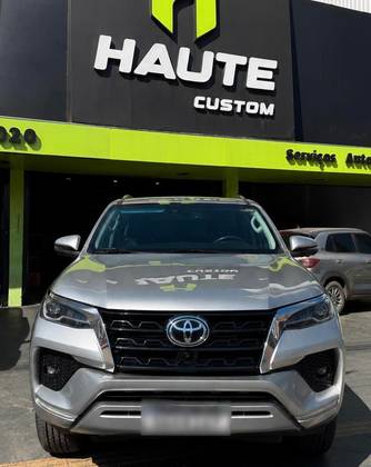 TOYOTA HILUX SW4 2.8 D-4D TURBO DIESEL SRX 7L 4X4 AUTOMÁTICO