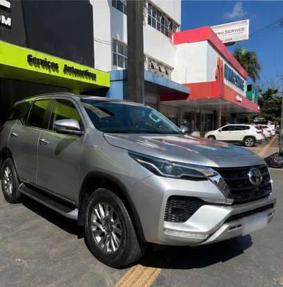 TOYOTA-HILUX SW4-2023