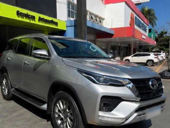 TOYOTA-HILUX SW4-2.8 D-4D TURBO DIESEL SRX 7L 4X4 AUTOMÁTICO TOYOTA-HILUX SW4-2023