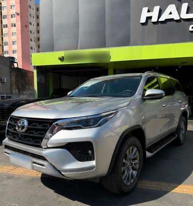 TOYOTA-HILUX SW4-2023