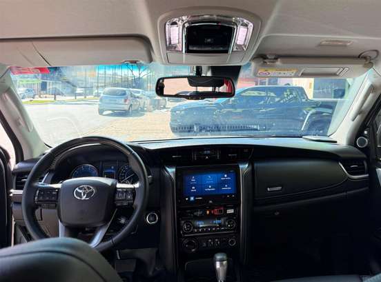 TOYOTA-HILUX SW4-2023