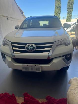 TOYOTA HILUX SW4 2.8 SRX 4X4 7 LUGARES 16V TURBO INTERCOOLER DIESEL 4P AUTOMÁTICO