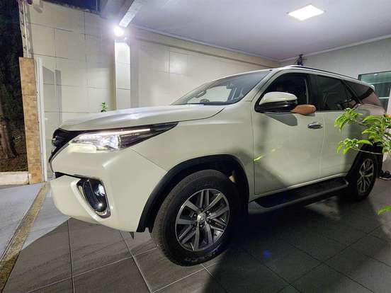 TOYOTA-HILUX SW4-2.8 SRX 4X4 7 LUGARES 16V TURBO INTERCOOLER DIESEL 4P AUTOMÁTICO TOYOTA-HILUX SW4-2019