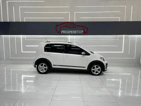 VOLKSWAGEN-CROSS UP-2017