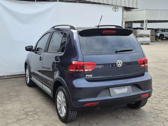 VOLKSWAGEN-FOX-2016