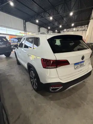 VOLKSWAGEN-TAOS-2021