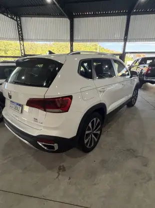 VOLKSWAGEN-TAOS-2021