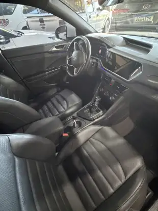 VOLKSWAGEN-TAOS-2021