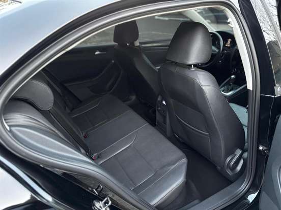 VOLKSWAGEN-JETTA-2.0 COMFORTLINE FLEX 4P TIPTRONIC VOLKSWAGEN-JETTA-2011