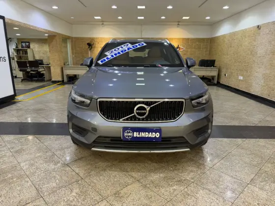 VOLVO XC40 2.0 T5 GASOLINA MOMENTUM AWD GEARTRONIC