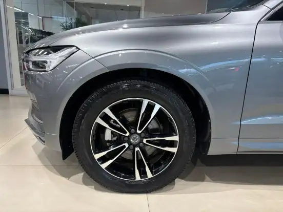 VOLVO-XC60-2.0 T5 GASOLINA MOMENTUM AWD GEARTRONIC VOLVO-XC60-2019