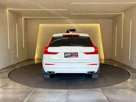 VOLVO-XC60-2020