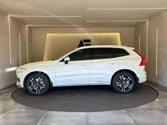 VOLVO-XC60-2020