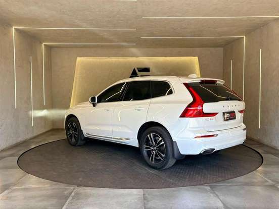 VOLVO-XC60-2020