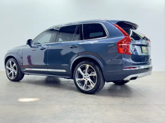 VOLVO-XC90-2020