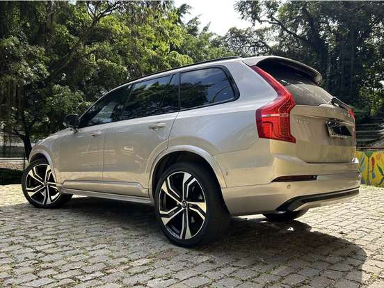 VOLVO-XC90-2022