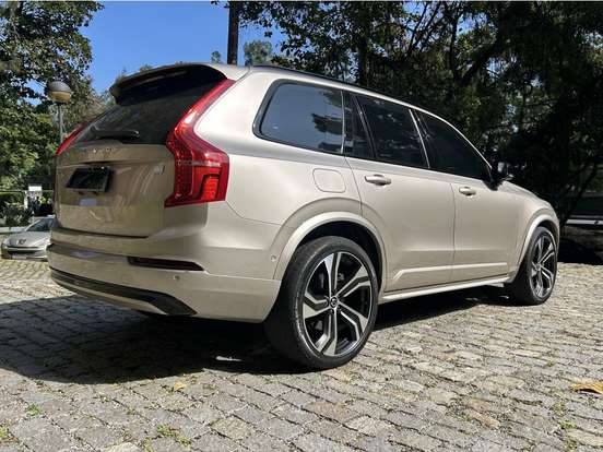 VOLVO-XC90-2022