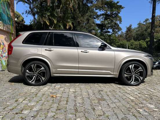 VOLVO-XC90-2022