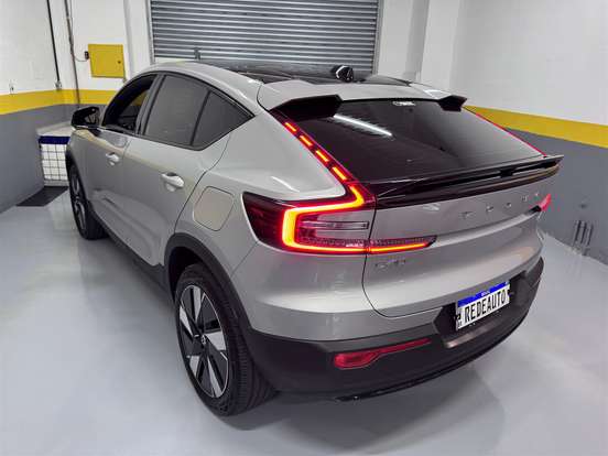 VOLVO-C40-2023