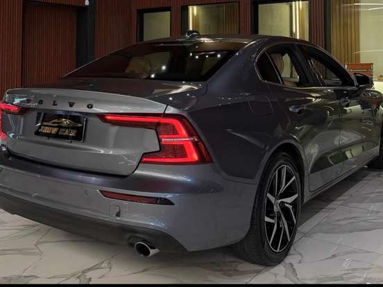VOLVO-S60-2.0 T4 MOMENTUM GASOLINA 4P AUTOMÁTICO VOLVO-S60-2019