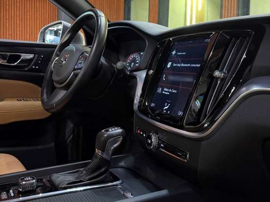 VOLVO-S60-2.0 T4 MOMENTUM GASOLINA 4P AUTOMÁTICO VOLVO-S60-2019