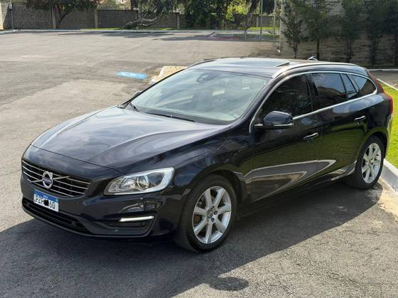 VOLVO V60 2.0 T4 MOMENTUM GASOLINA 4P AUTOMÁTICO