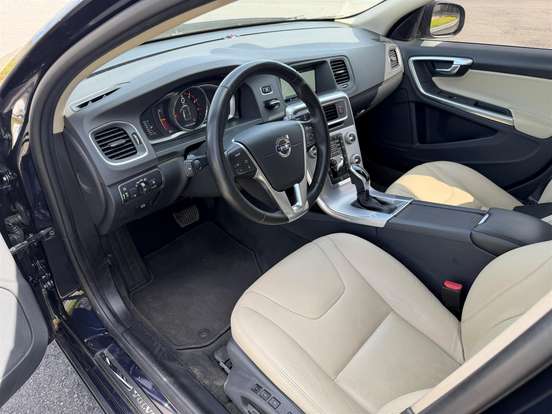 VOLVO-V60-2017