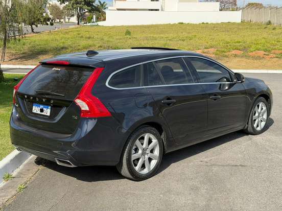 VOLVO-V60-2.0 T4 MOMENTUM GASOLINA 4P AUTOMÁTICO VOLVO-V60-2017