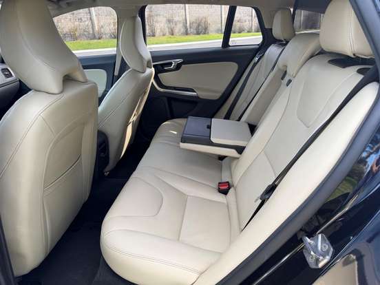 VOLVO-V60-2.0 T4 MOMENTUM GASOLINA 4P AUTOMÁTICO VOLVO-V60-2017
