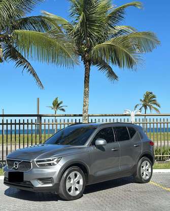 VOLVO-XC40-2019