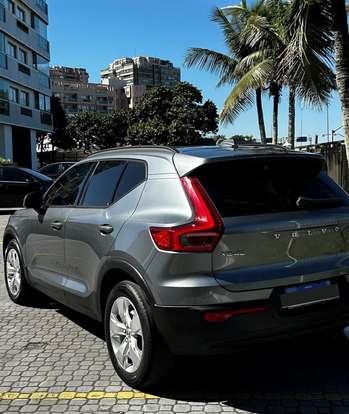 VOLVO-XC40-2019