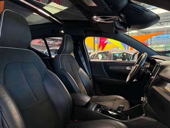 VOLVO-XC40-2.0 T5 GASOLINA R-DESIGN AWD GEARTRONIC VOLVO-XC40-2019