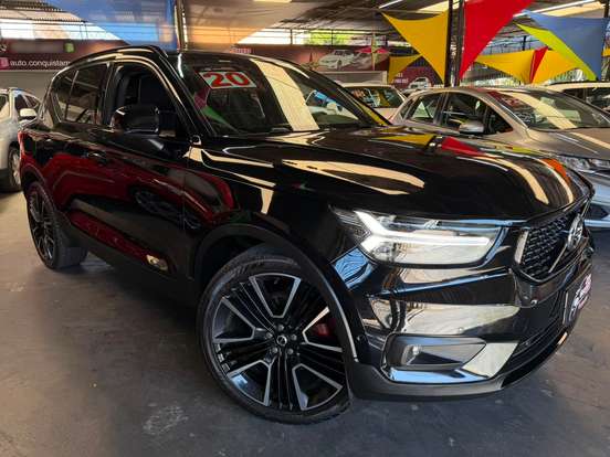 VOLVO-XC40-2019