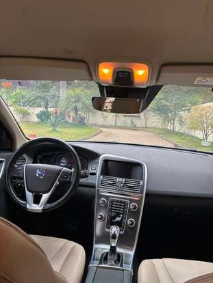 VOLVO-XC60-2015