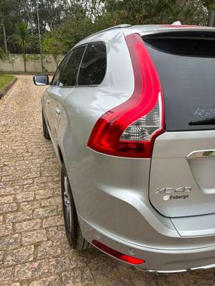 VOLVO-XC60-2015