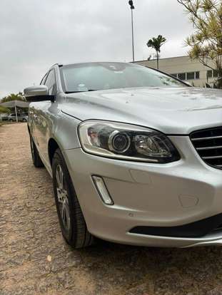VOLVO-XC60-2015