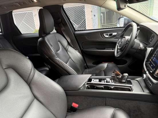 VOLVO-XC60-2.0 T8 HYBRID MOMENTUM AWD GEARTRONIC VOLVO-XC60-2019